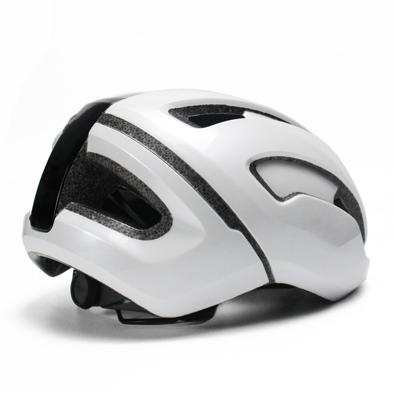 Air resistant bicycle helmet