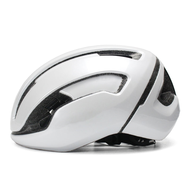 Air resistant bicycle helmet